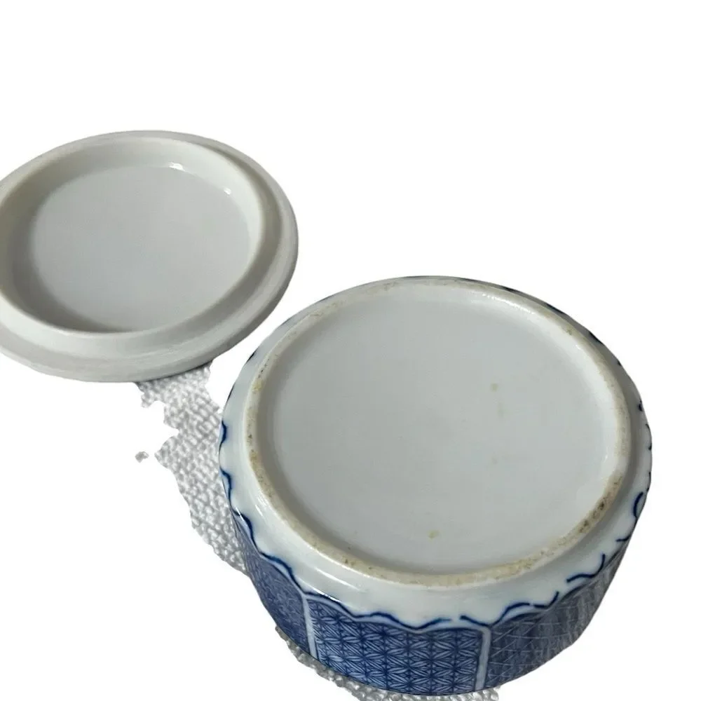 Sometsuke Japanese Porcelain Box Cobalt Transfer Ware Takahashi blue and white